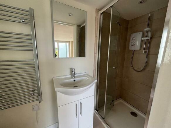 ensuite.jpg