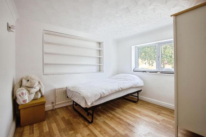 4 bed Semi-Detached for sale Image 11