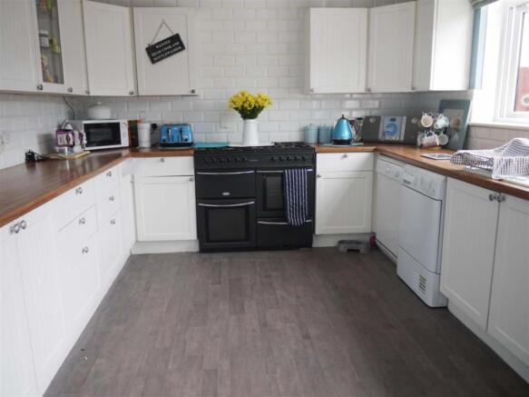 KITCHEN/BREAKFAST RO