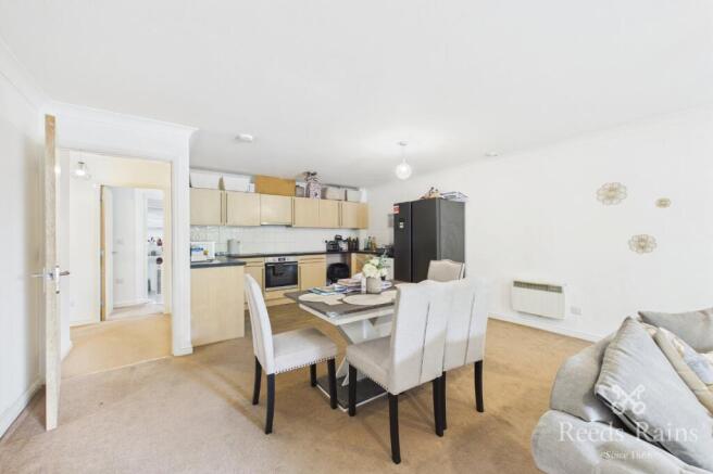 2 bed Apartment for sale Image 4