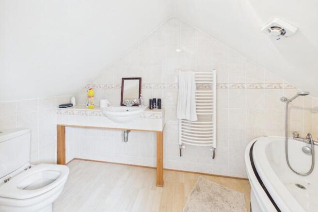 4 bed Bungalow for sale Image 5