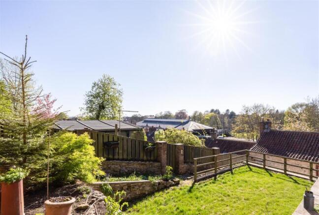 3 bed House for sale Image 12