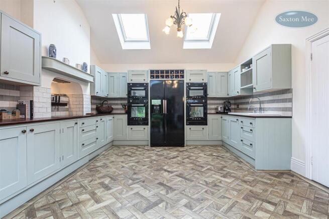 4 bed Semi-Detached for sale Image 5