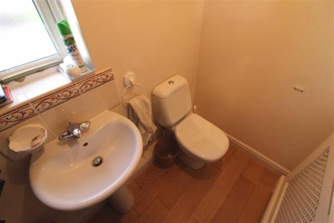FITTED CLOAKROOM