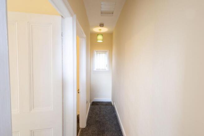2 bed Terraced to rent Image 8