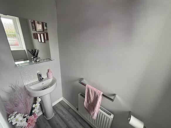 3 bed Semi-Detached for sale Image 7