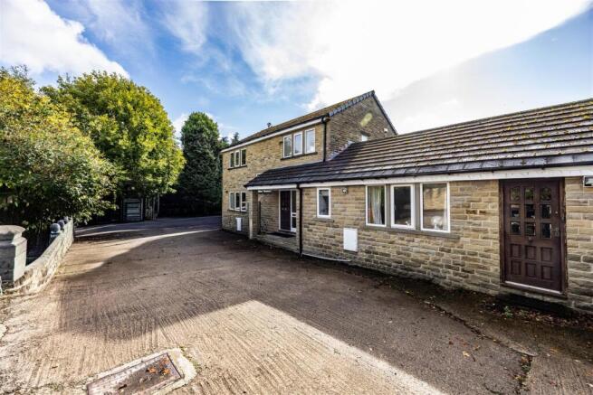 5 bed Detached for sale Image 10