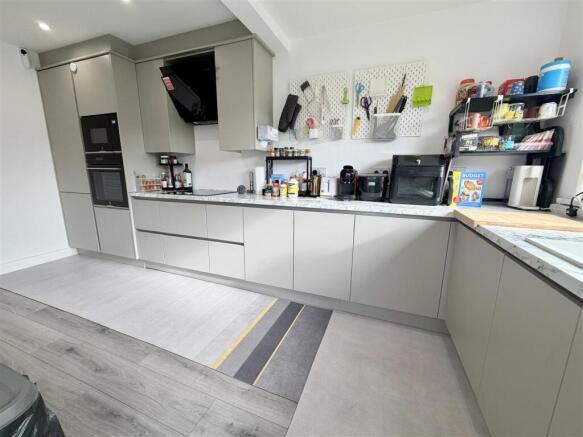 4 bed Semi-Detached for sale Image 7