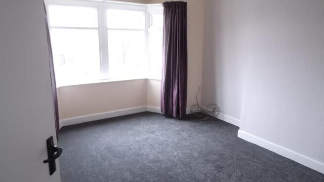 bedroom 1.JPG