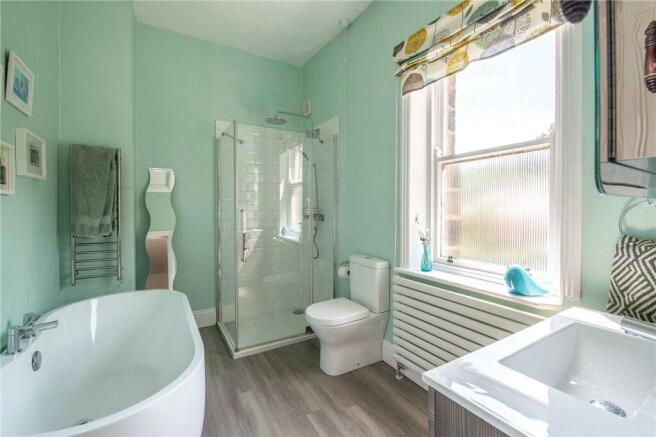 5 bed Detached for sale Image 11