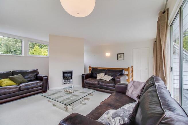 5 bed Detached for sale Image 7