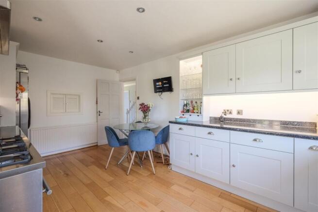 4 bed Detached for sale Image 10