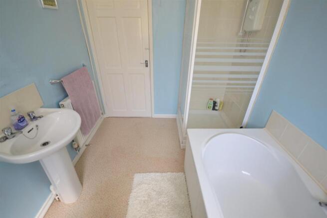 Bathroom (2).jpg