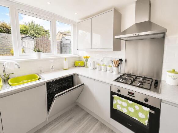 3 bed Town House for sale Image 8