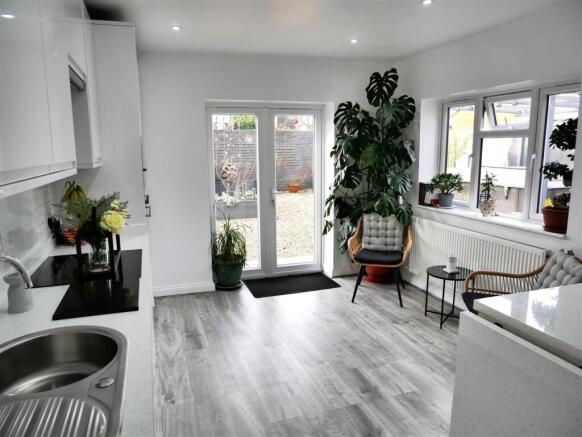 EXTENDED DINING KITCHEN