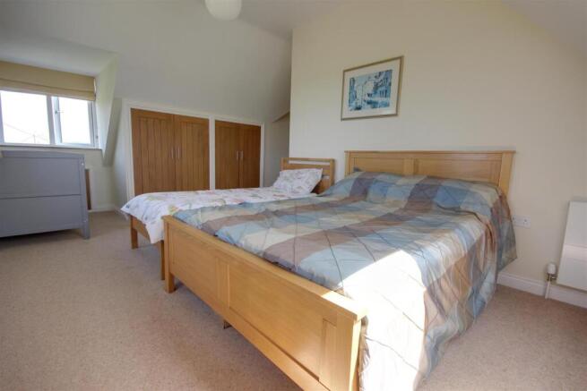 4 bed Detached for sale Image 8