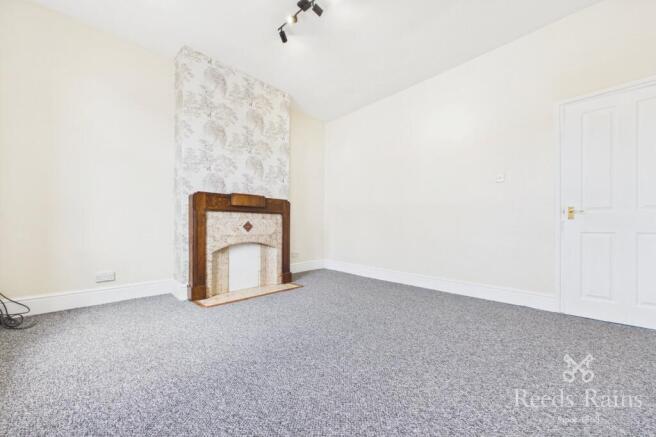 2 bed Terraced to rent Image 6
