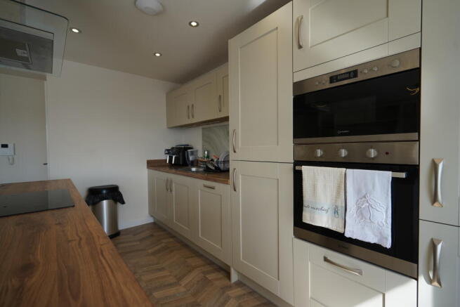 2 bed Apartment for sale Image 6