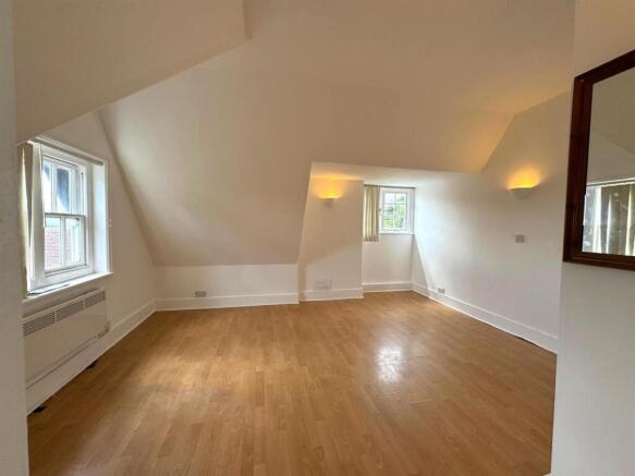 Living Rm pic 2.jpg