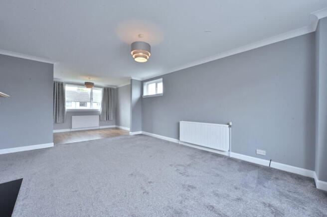 Mackenzie Drive, Kilbarchan photo 3