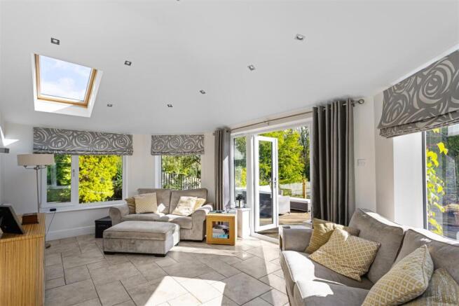 4 bed Detached for sale Image 12