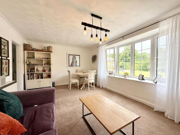 2 bed Flat for sale Image 4