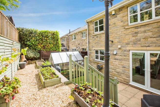 4 bed Detached for sale Image 12