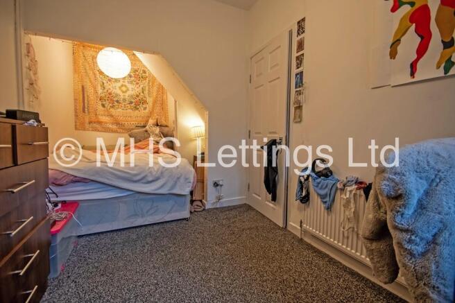 6 bed Terraced to rent Image 5