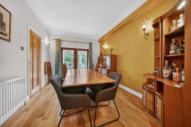 5 bed Detached for sale Image 9