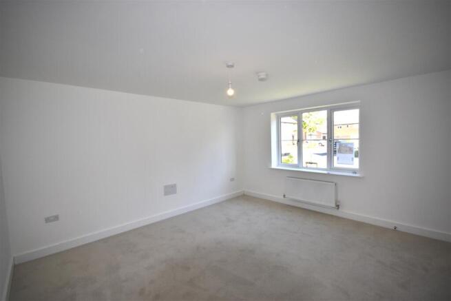 5 bed Detached for sale Image 4