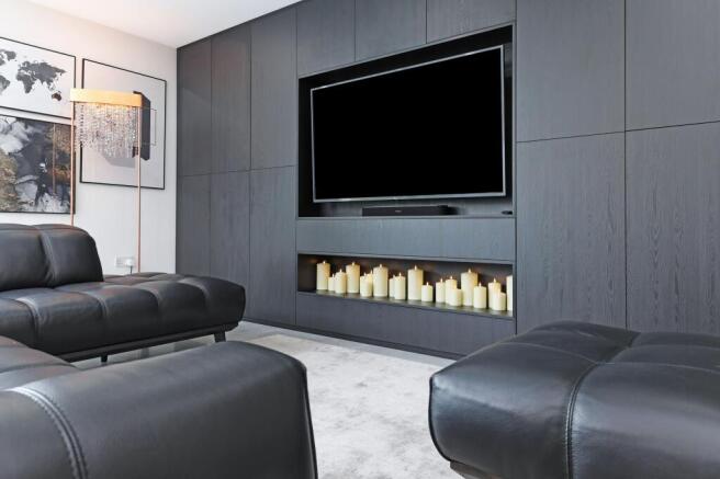 6 bed Detached for sale Image 11
