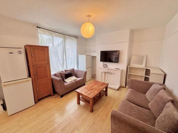 Living & Kitchen Area