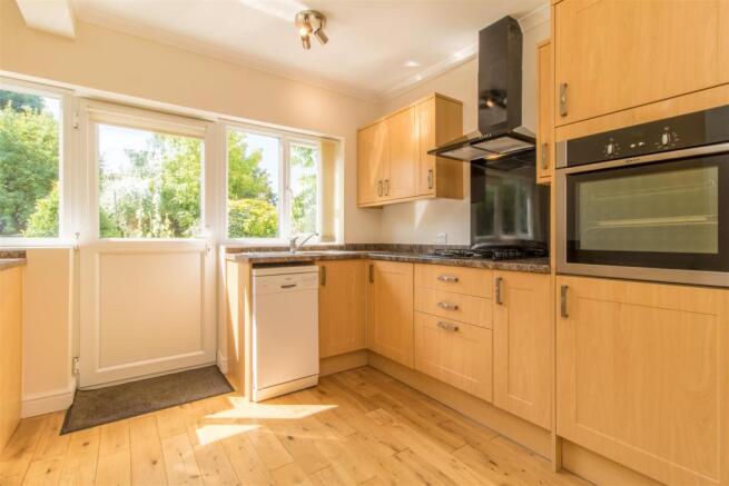 37 Whitethorn Lane-5.jpg