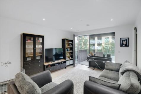 2 Regalia Close, London, E16