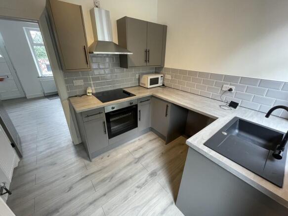 2 bed Terraced to rent Image 4