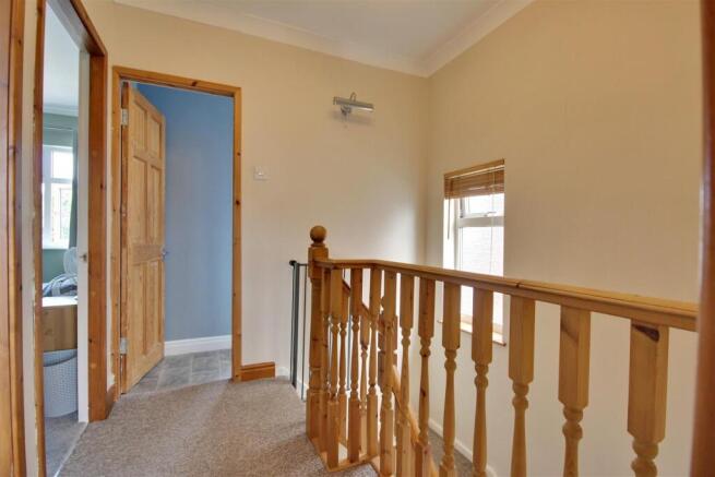 3 bed Semi-Detached for sale Image 12