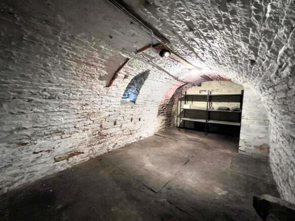 2 bed Terraced to rent Image 10