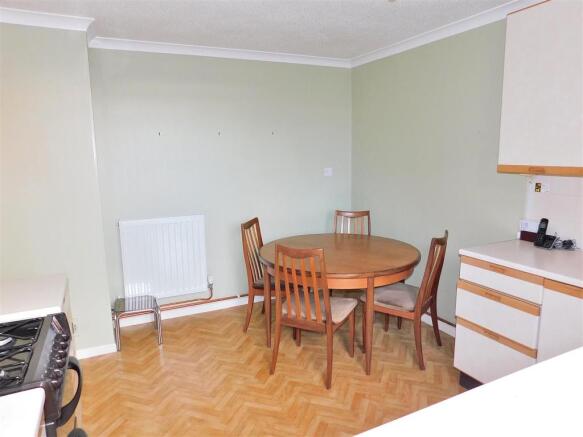 KITCHEN 2.JPG