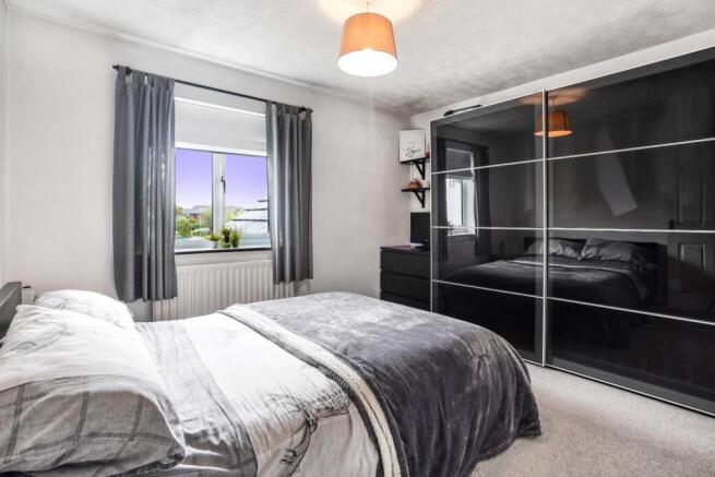 4 bed Detached for sale Image 8