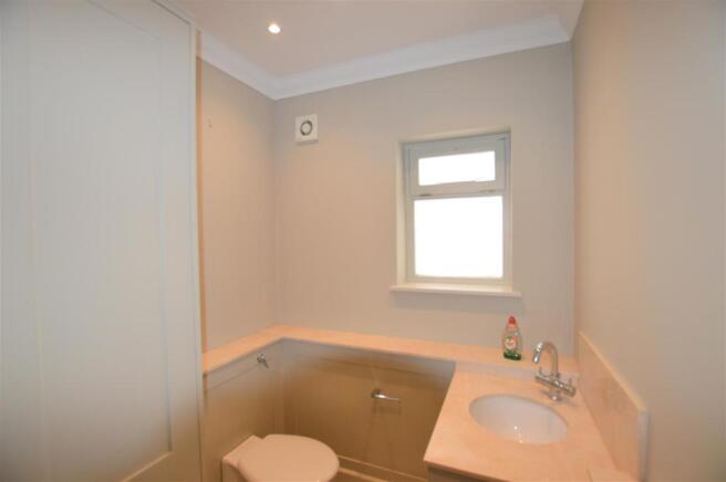 237 Percy Road Downstairs toilet.JPG