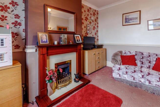 8379443-interior12.jpg