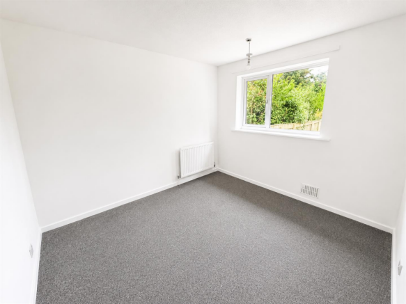 2 bed Semi-Detached Bungalow to rent Image 6