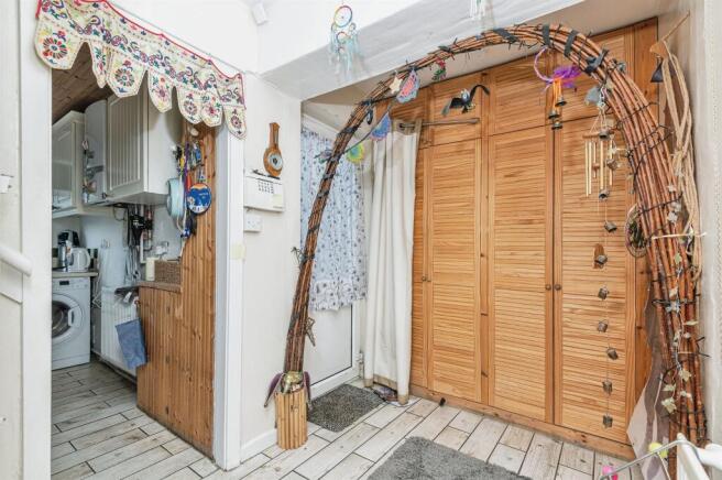 3 bed Semi-Detached for sale Image 6