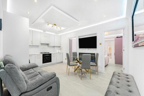 Raven Row | London | E1 | 6 min walk to Whitechapel station