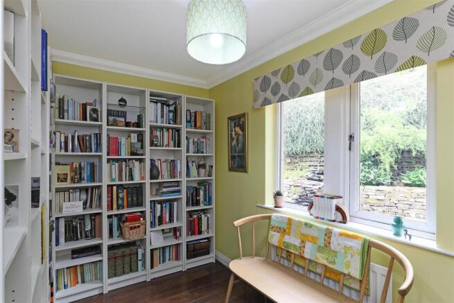 6 bed Detached for sale Image 11