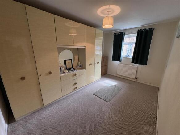 2 bed Ground Flat for sale Image 4