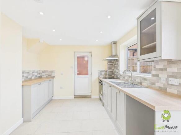 Kitchen. - Emily Dimelow Ewemove Whitchurch and Na