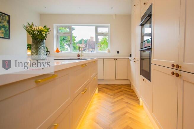 4 bed Detached for sale Image 4