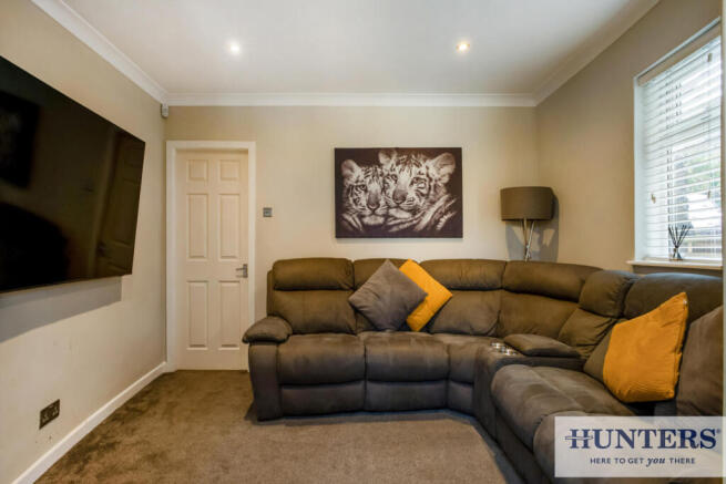 6 bed Detached for sale Image 11