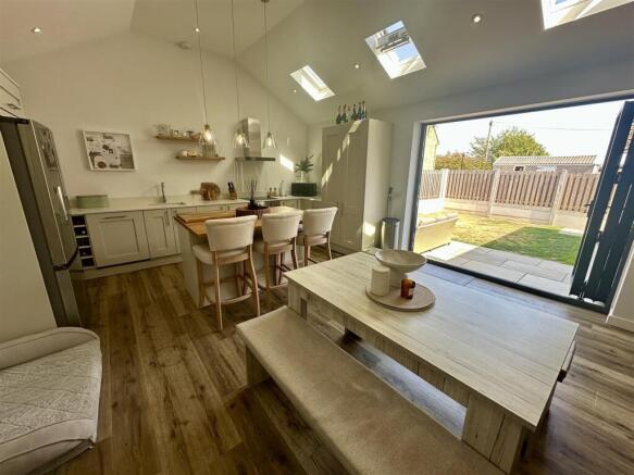 3 bed Detached Bungalow for sale Image 4